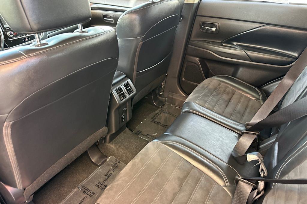 Thumbnail: 2020 Mitsubishi Outlander - 10
