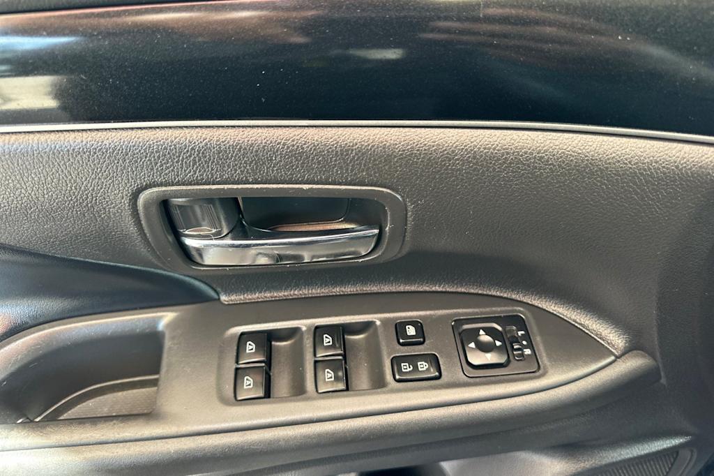 Thumbnail: 2020 Mitsubishi Outlander - 21