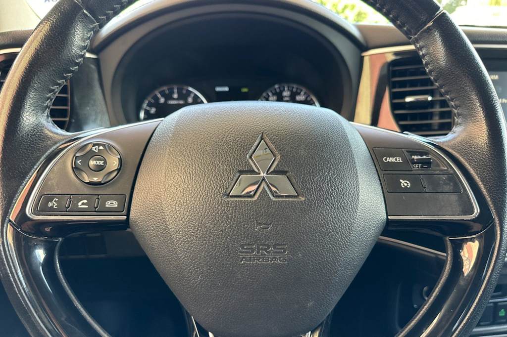 Thumbnail: 2020 Mitsubishi Outlander - 29