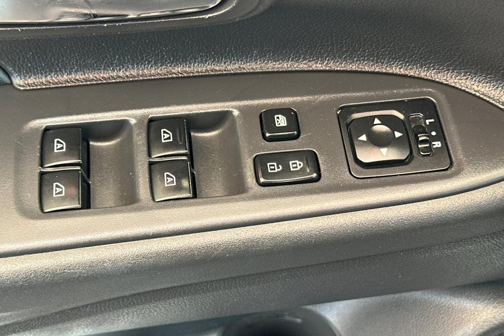 Thumbnail: 2020 Mitsubishi Outlander - 22