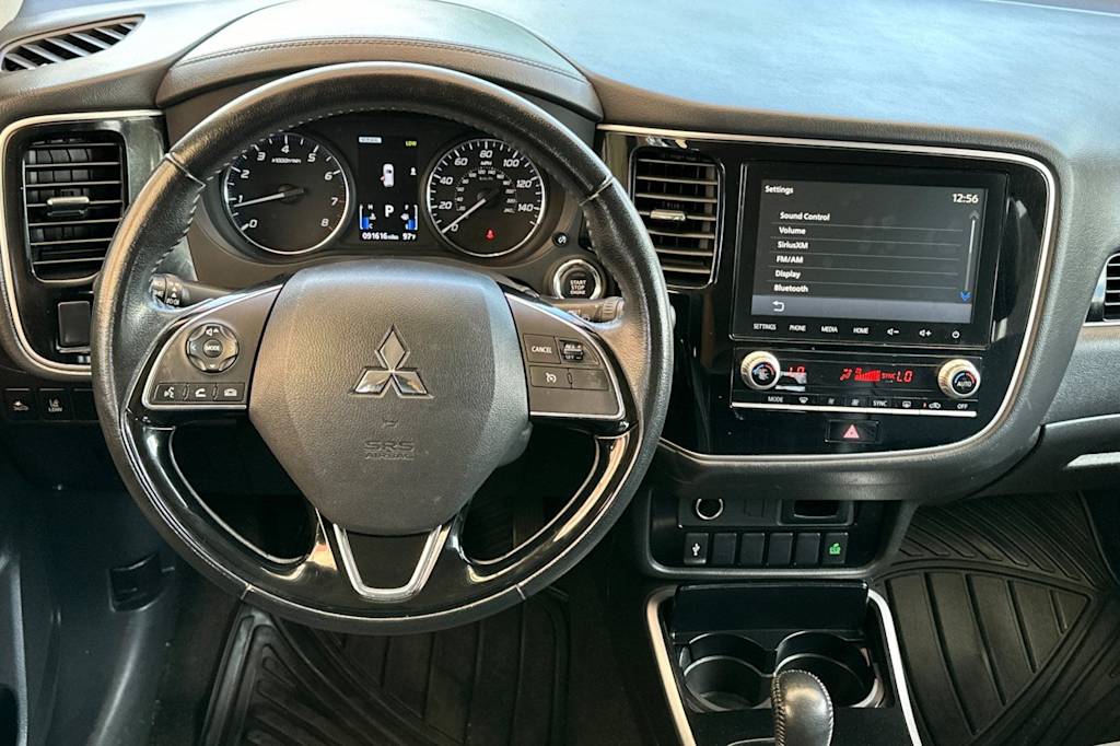 Thumbnail: 2020 Mitsubishi Outlander - 11
