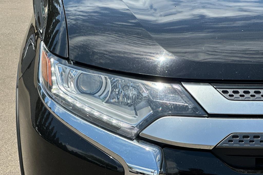 Thumbnail: 2020 Mitsubishi Outlander - 34
