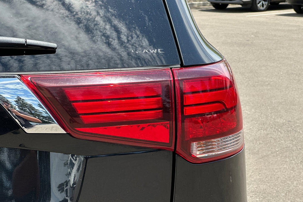 Thumbnail: 2020 Mitsubishi Outlander - 35