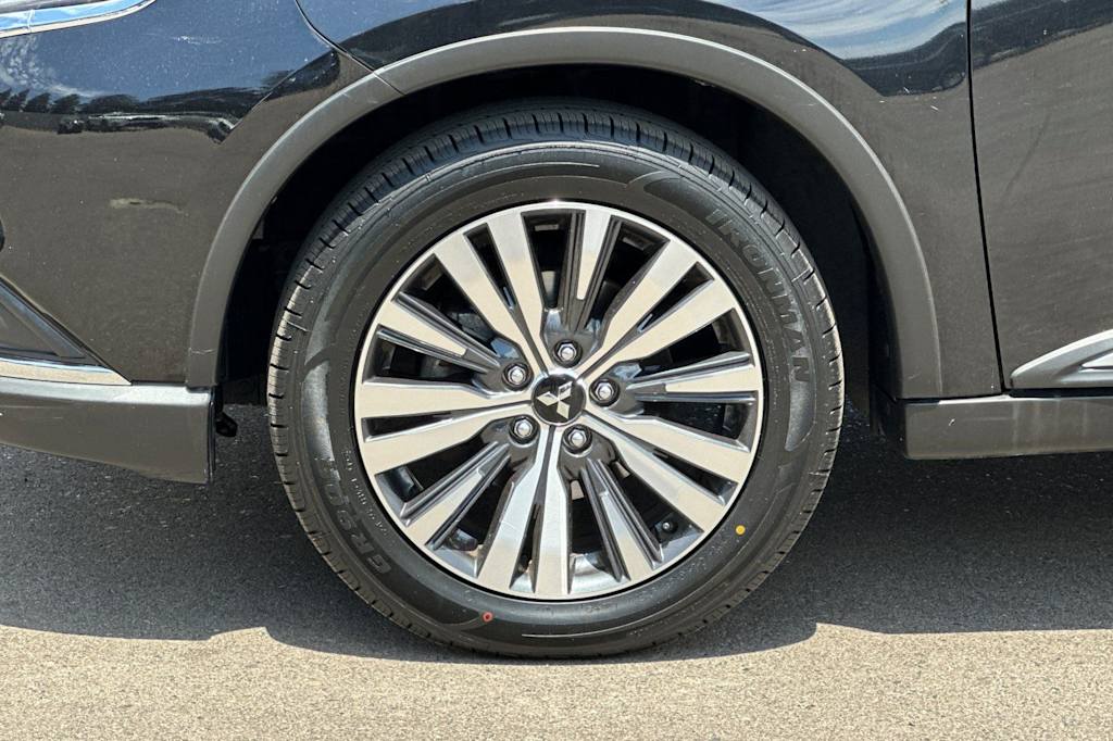 Thumbnail: 2020 Mitsubishi Outlander - 8