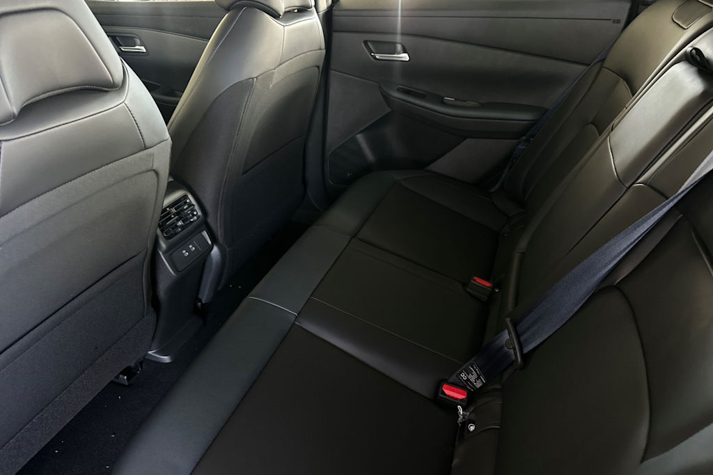 Thumbnail: 2026 Nissan Leaf - 12