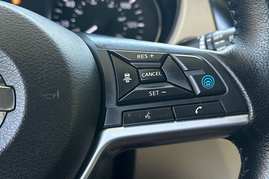 Thumbnail: 2022 Nissan Rogue Sport - 30