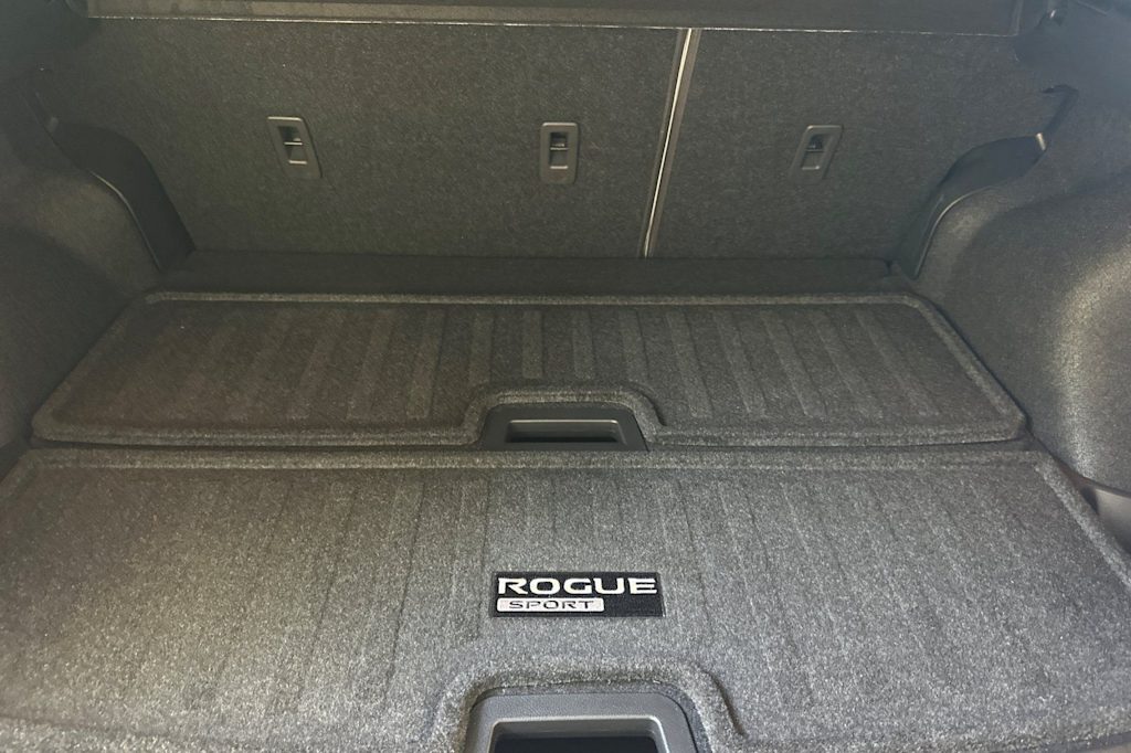 Thumbnail: 2022 Nissan Rogue Sport - 16