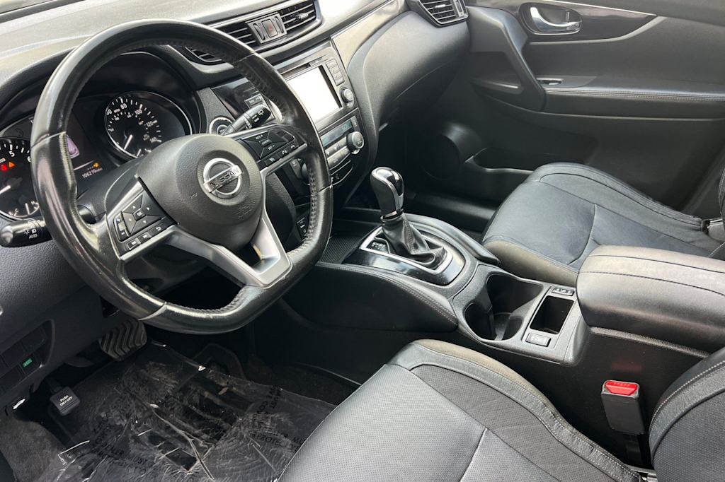 Thumbnail: 2017 Nissan Rogue Sport - 9