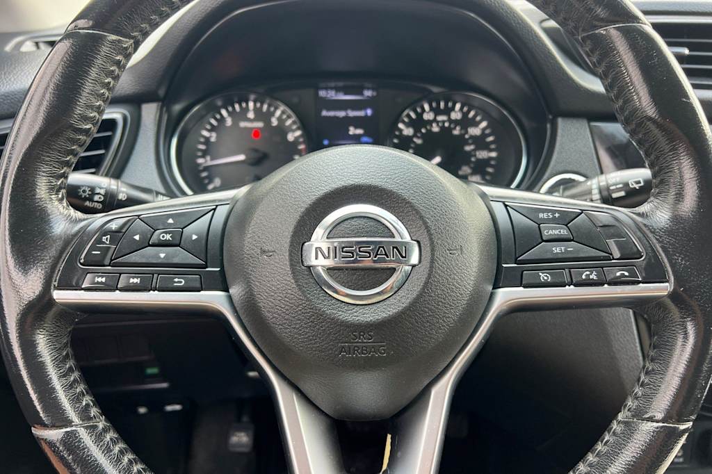 Thumbnail: 2017 Nissan Rogue Sport - 31