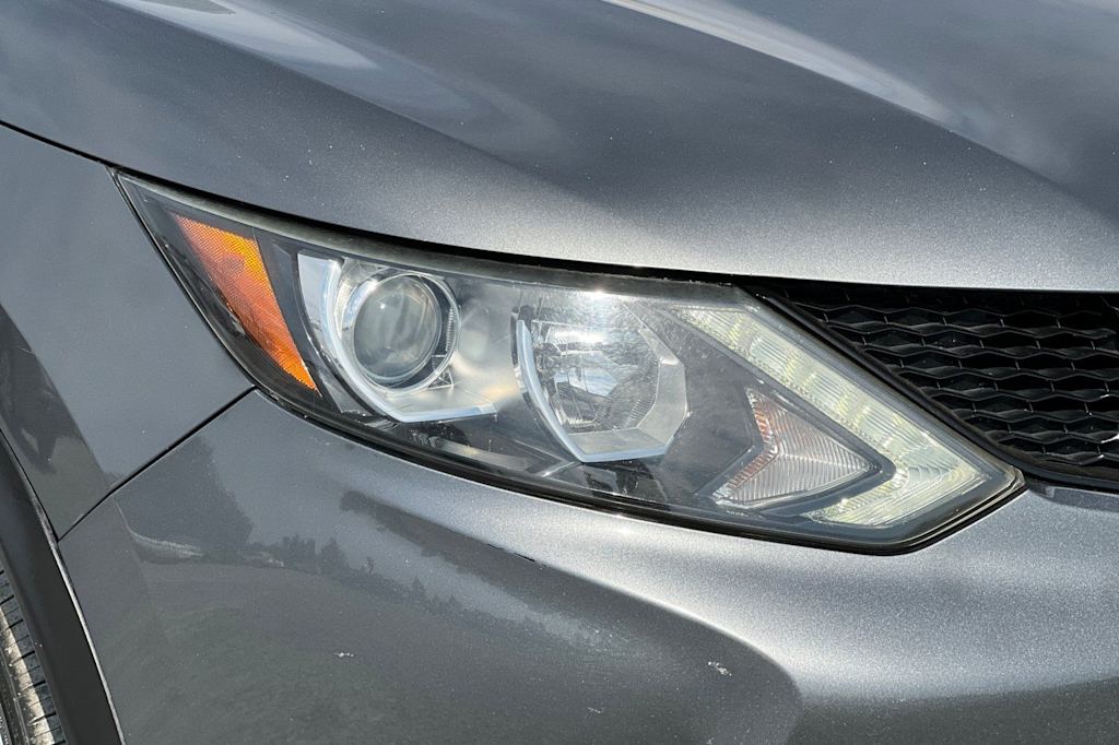Thumbnail: 2017 Nissan Rogue Sport - 36