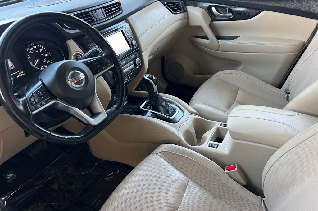 Thumbnail: 2017 Nissan Rogue - 9