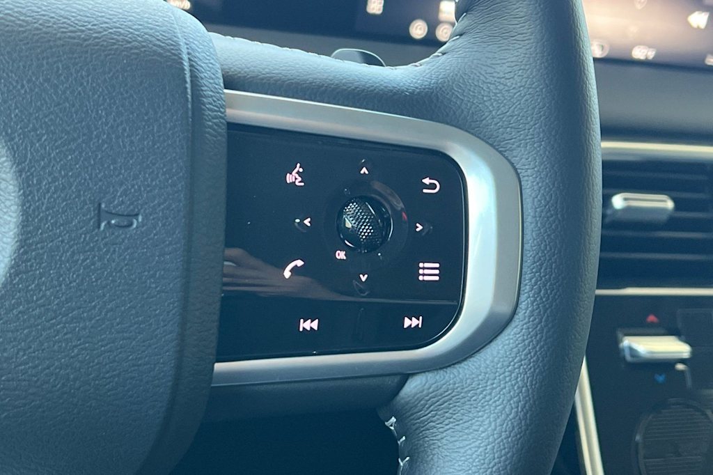 2026 Nissan Armada SV - Photo 33