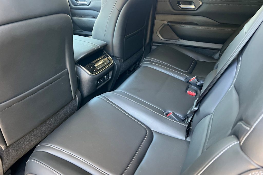 2026 Nissan Armada SV - Photo 11