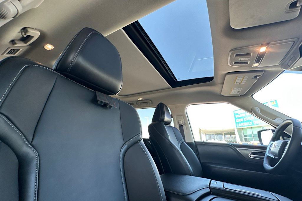 Thumbnail: 2025 INFINITI QX80 - 24