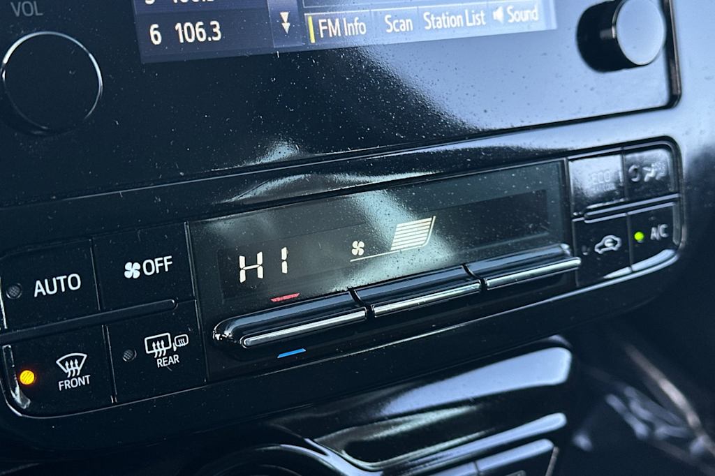 Thumbnail: 2016 Toyota Prius - 27