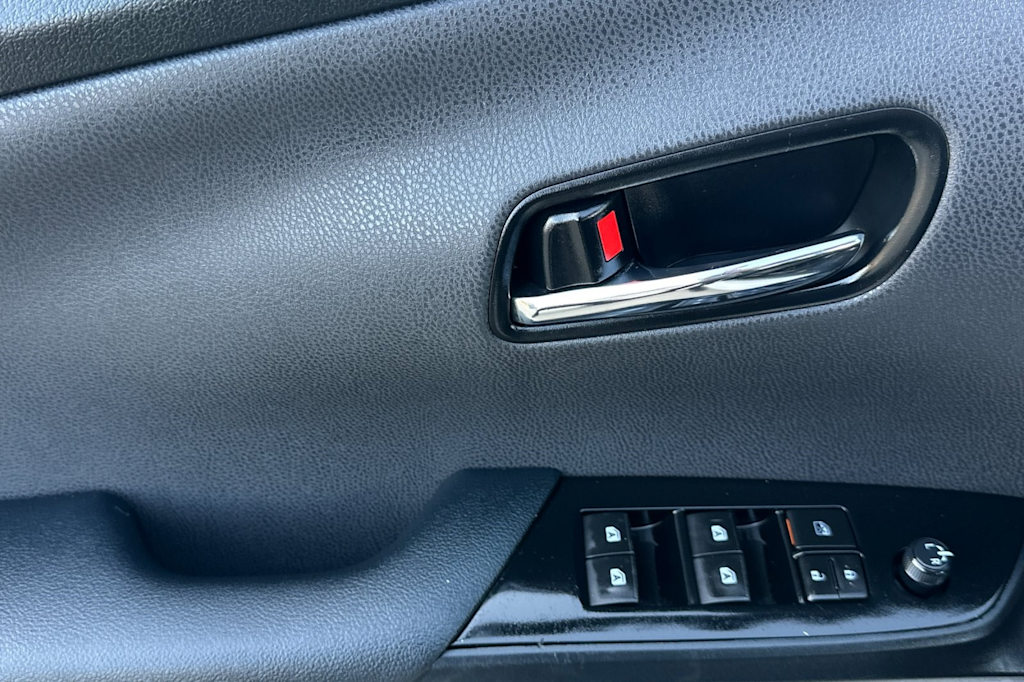 Thumbnail: 2016 Toyota Prius - 23