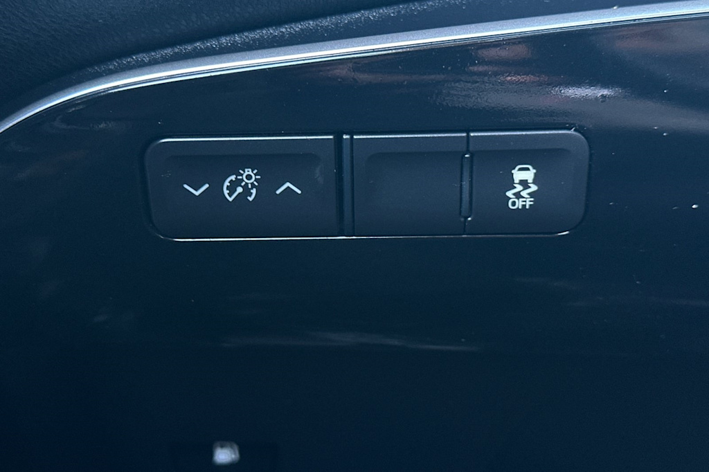 Thumbnail: 2016 Toyota Prius - 33