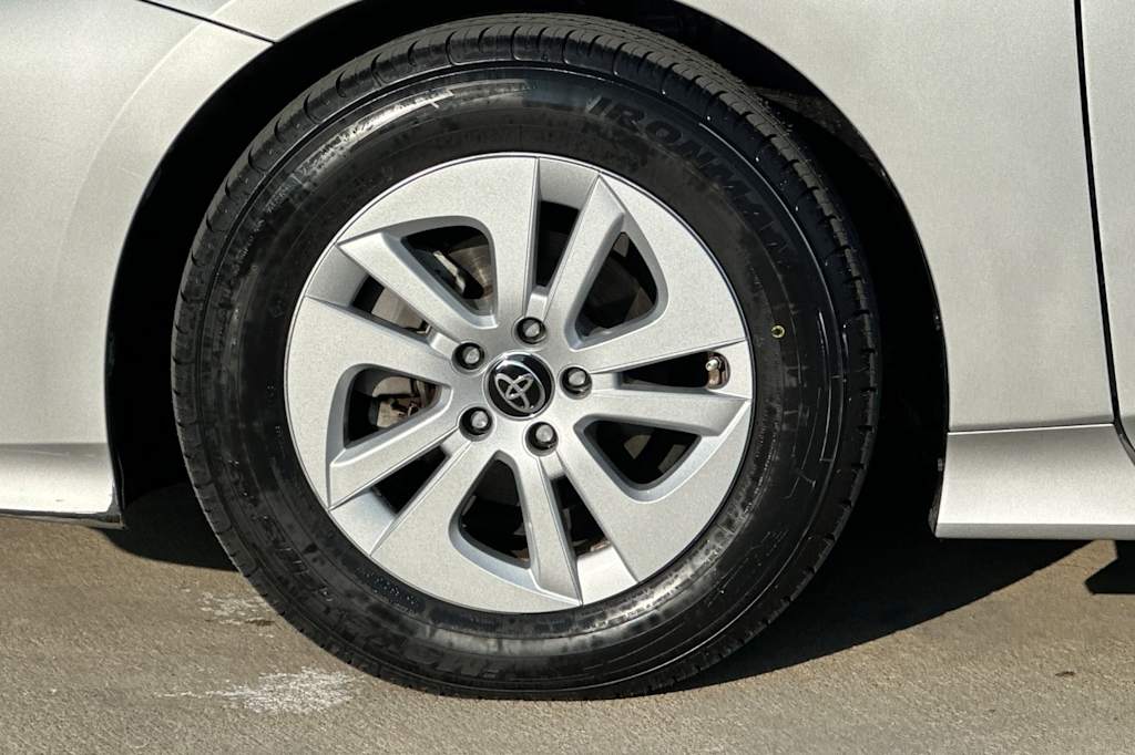 Thumbnail: 2016 Toyota Prius - 8