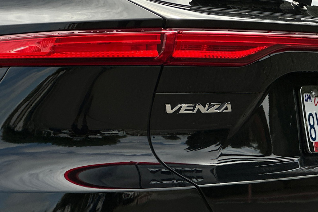 Thumbnail: 2021 Toyota Venza - 21