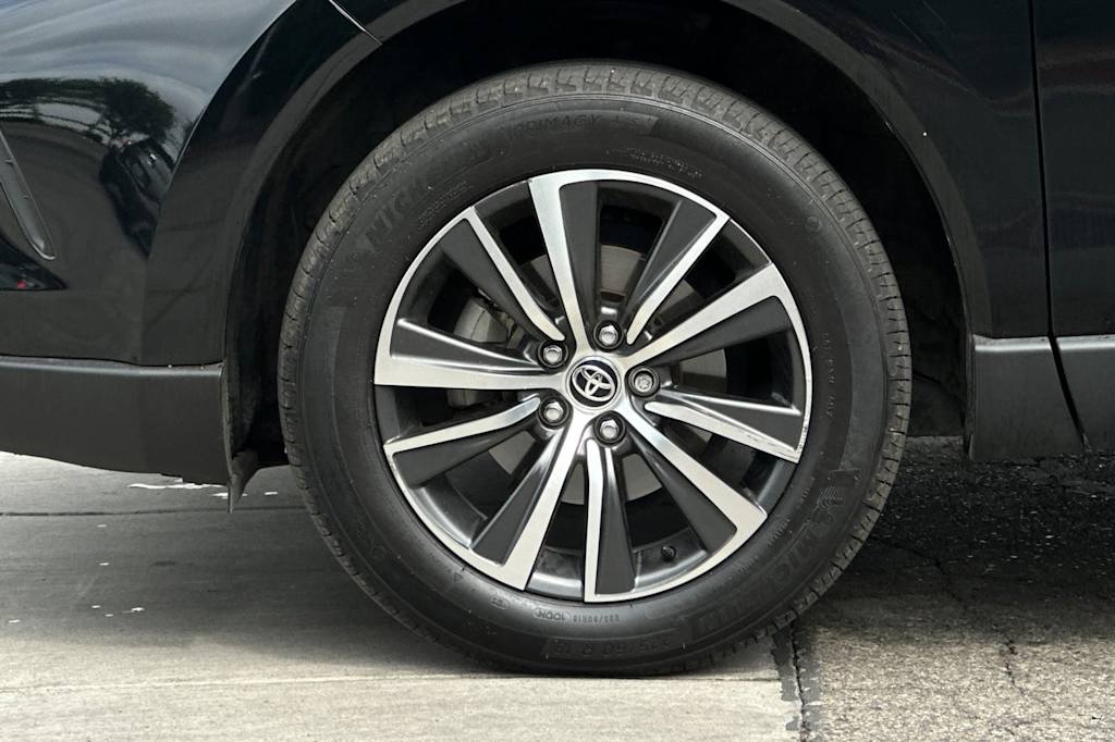 Thumbnail: 2021 Toyota Venza - 8