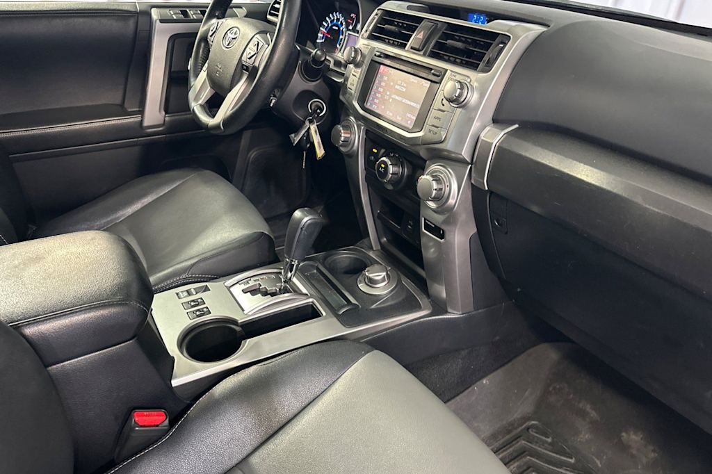 Thumbnail: 2014 Toyota 4Runner - 13
