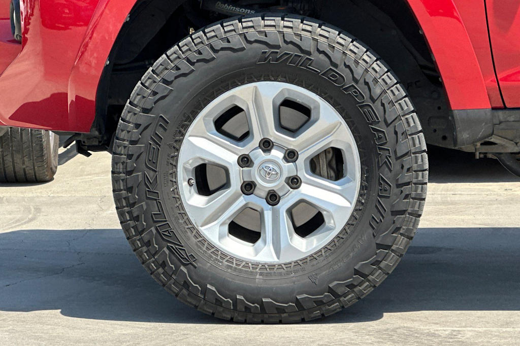 Thumbnail: 2014 Toyota 4Runner - 8