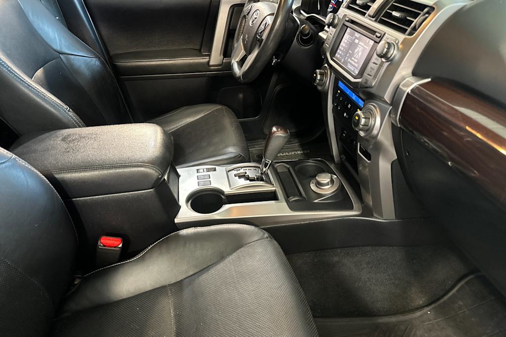 Thumbnail: 2014 Toyota 4Runner - 13