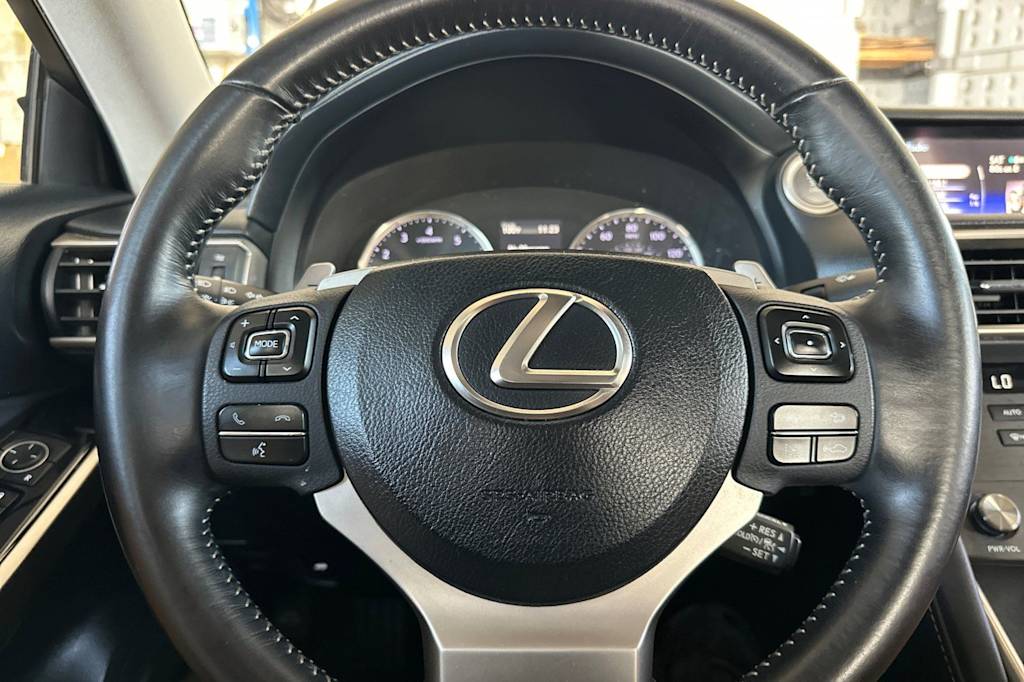 Thumbnail: 2019 Lexus IS - 26