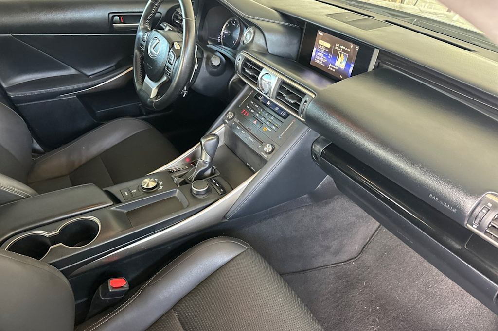 Thumbnail: 2019 Lexus IS - 12