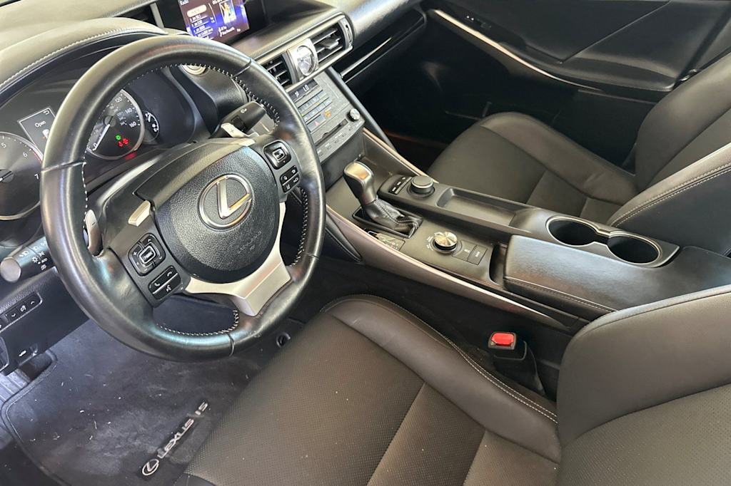 Thumbnail: 2019 Lexus IS - 9