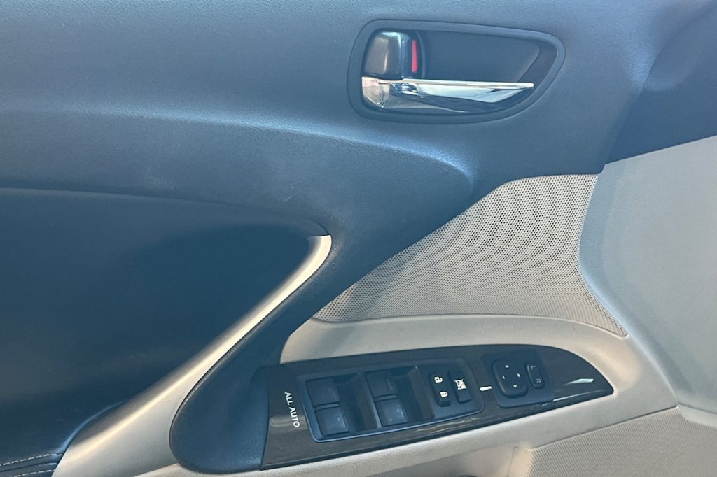 Thumbnail: 2013 Lexus IS - 21