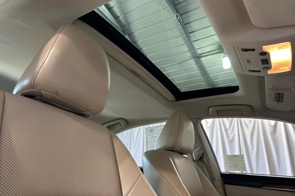 Thumbnail: 2014 Lexus ES - 24