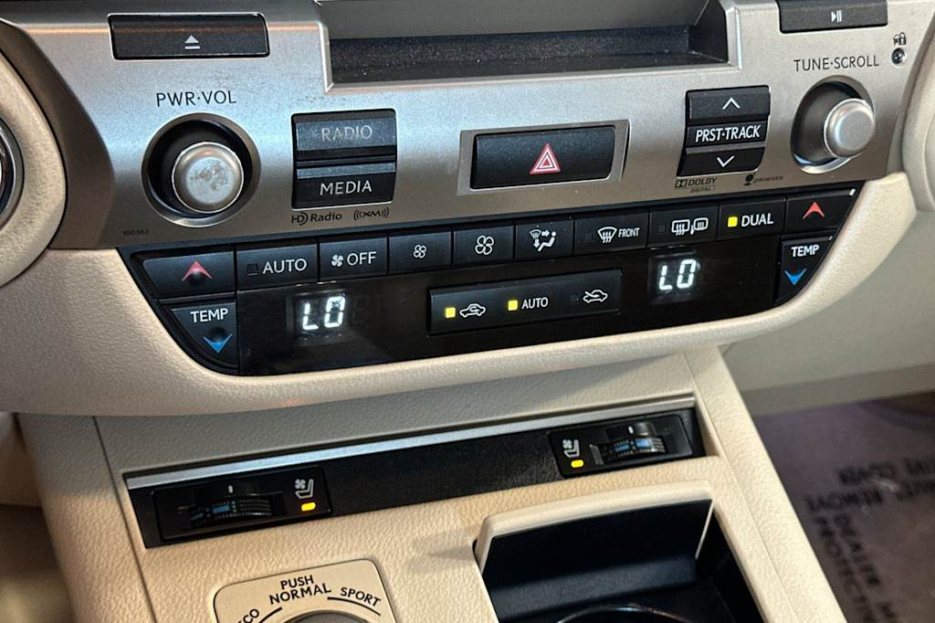 Thumbnail: 2014 Lexus ES - 28