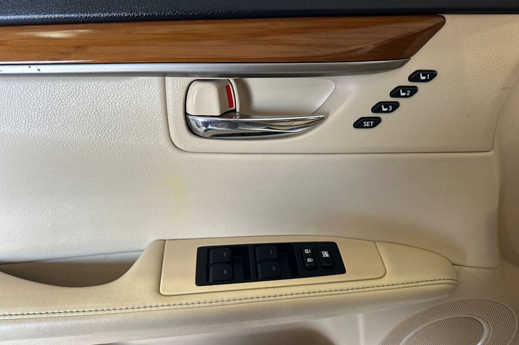 Thumbnail: 2014 Lexus ES - 21