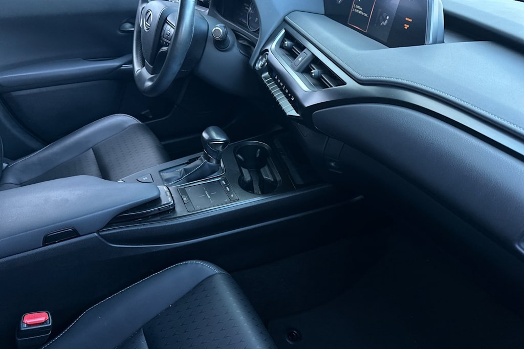 Thumbnail: 2021 Lexus UX - 13