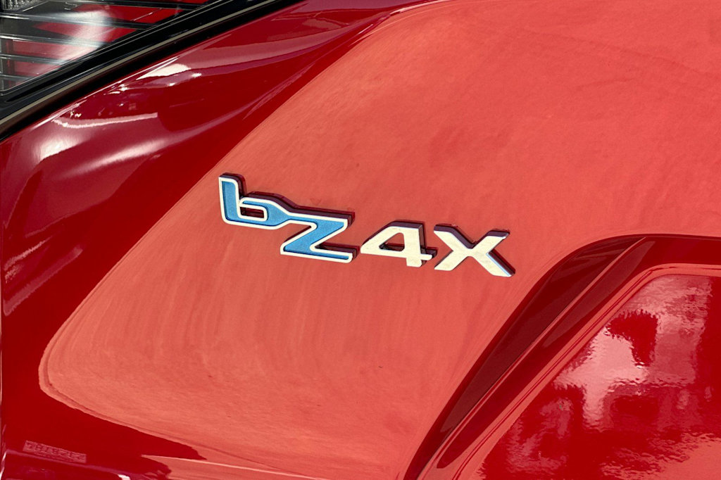 Thumbnail: 2024 Toyota bZ4X - 6