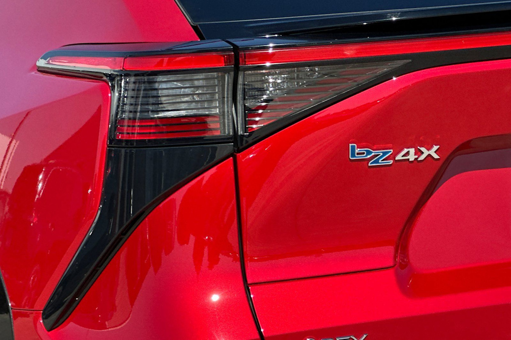 Thumbnail: 2024 Toyota bZ4X - 36