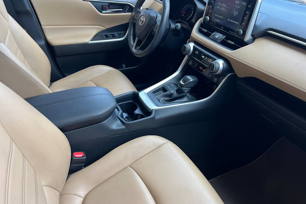 Thumbnail: 2020 Toyota RAV4 - 12