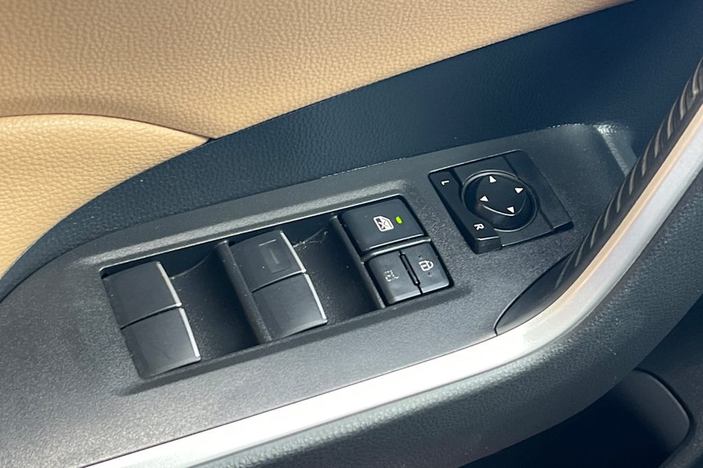 Thumbnail: 2020 Toyota RAV4 - 24