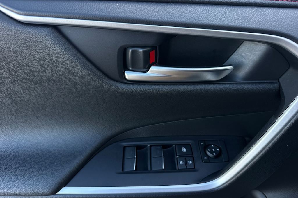 Thumbnail: 2025 Toyota RAV4 - 20