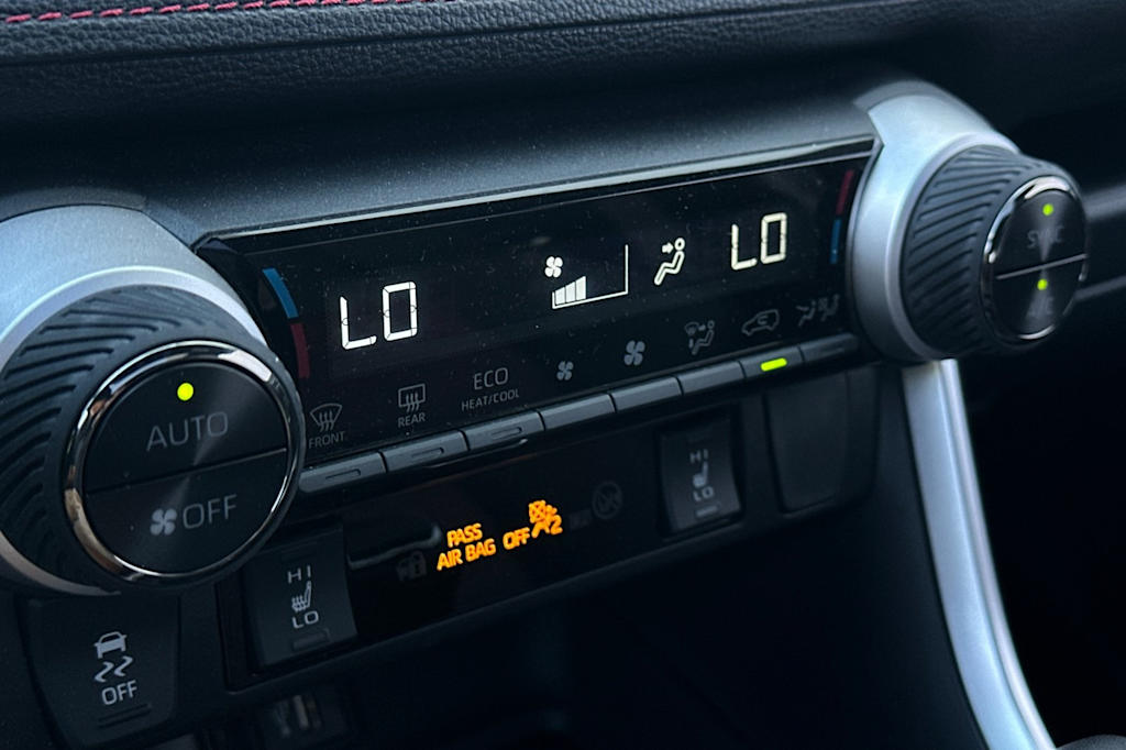 Thumbnail: 2025 Toyota RAV4 - 25