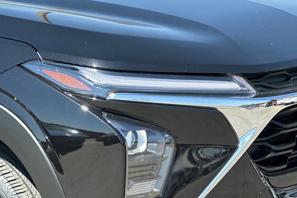 Thumbnail: 2025 Chevrolet Trax - 33