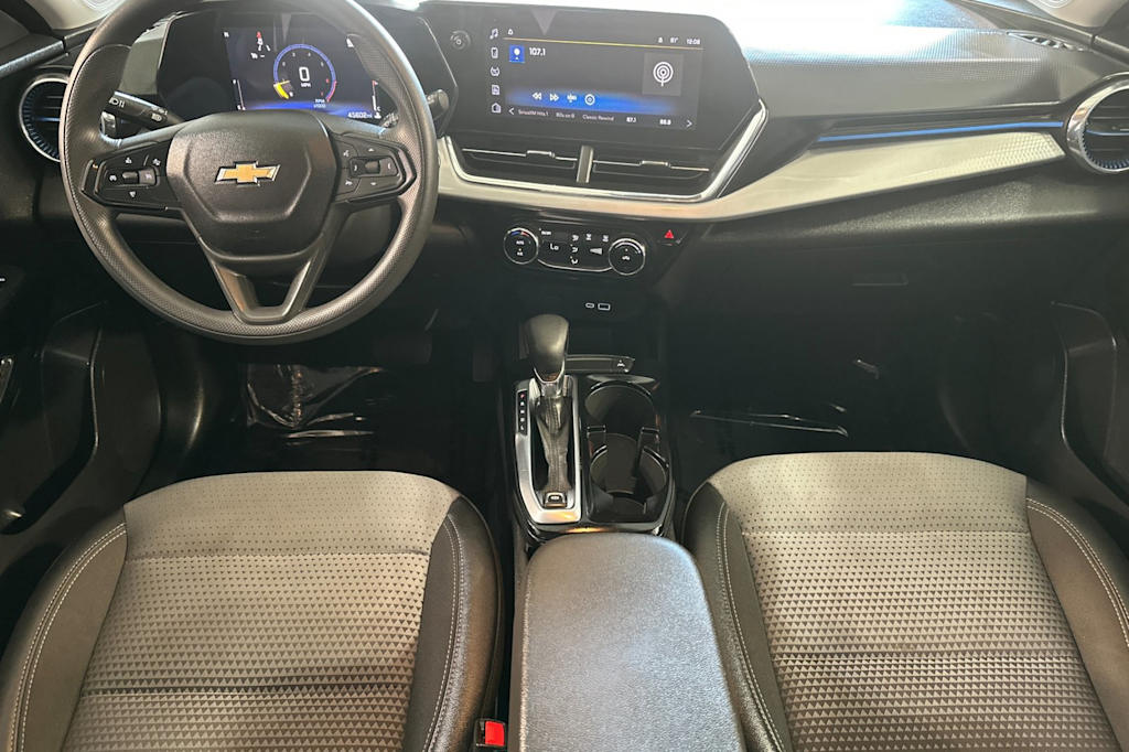 Thumbnail: 2025 Chevrolet Trax - 2