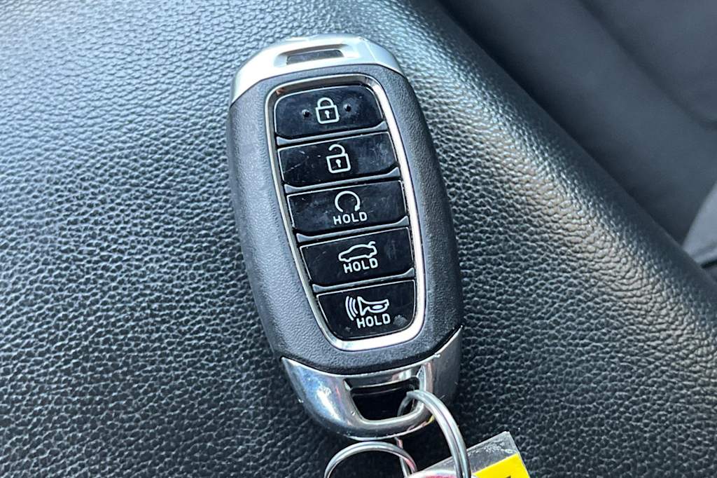 Thumbnail: 2022 Hyundai Elantra - 16