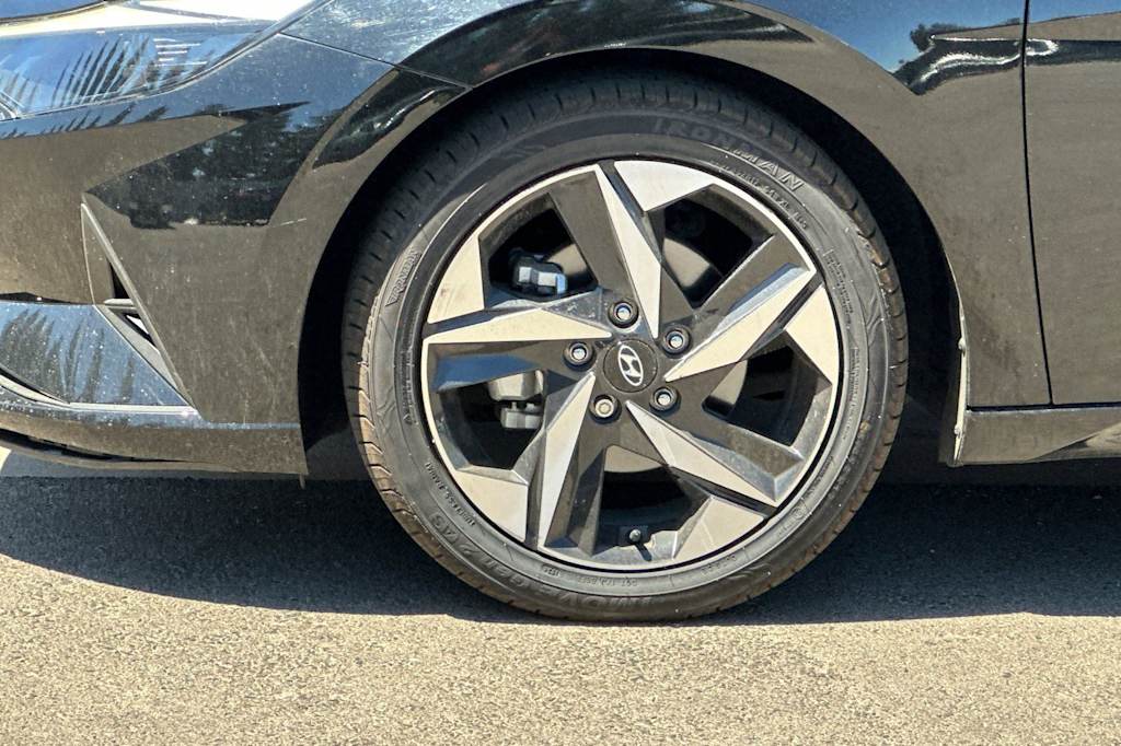 Thumbnail: 2023 Hyundai Elantra - 8