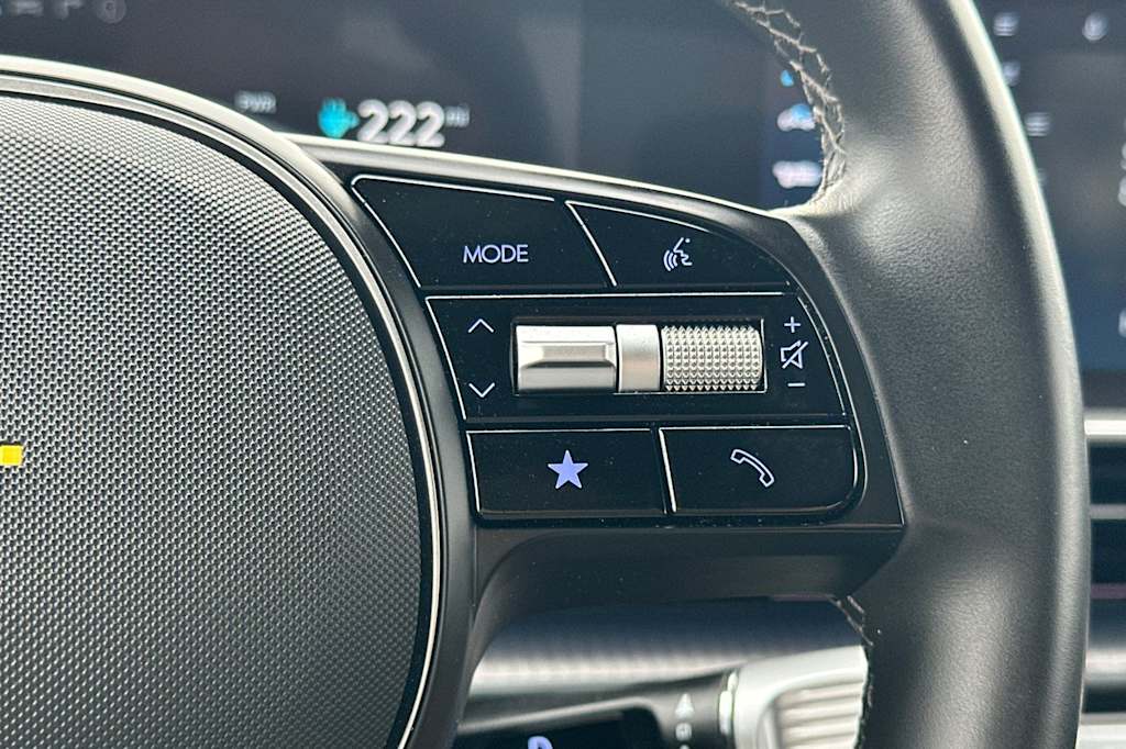 Thumbnail: 2023 Hyundai Ioniq 6 - 32