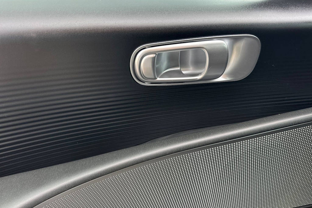 Thumbnail: 2023 Hyundai Ioniq 6 - 21