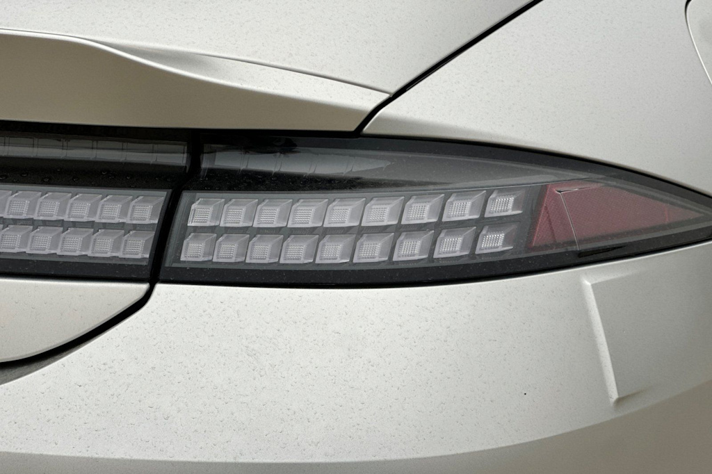 Thumbnail: 2023 Hyundai Ioniq 6 - 36