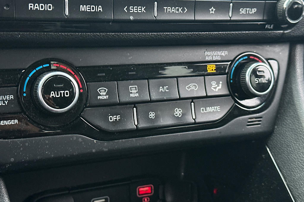 Thumbnail: 2022 Kia Niro - 23