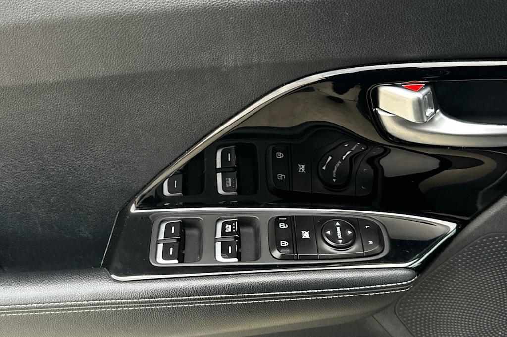 Thumbnail: 2022 Kia Niro - 21